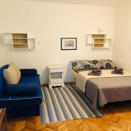Apartmani Ema โตรกีร์ ภายนอก รูปภาพ