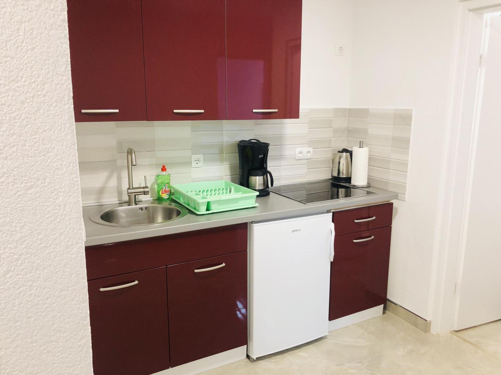 Apartmani Ema โตรกีร์ ภายนอก รูปภาพ