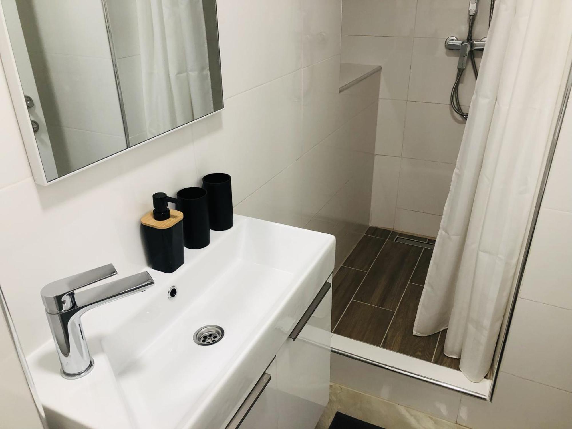 Apartmani Ema โตรกีร์ ภายนอก รูปภาพ