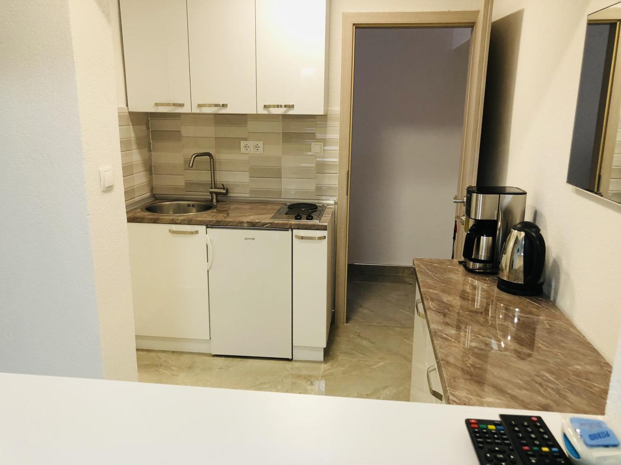 Apartmani Ema โตรกีร์ ภายนอก รูปภาพ