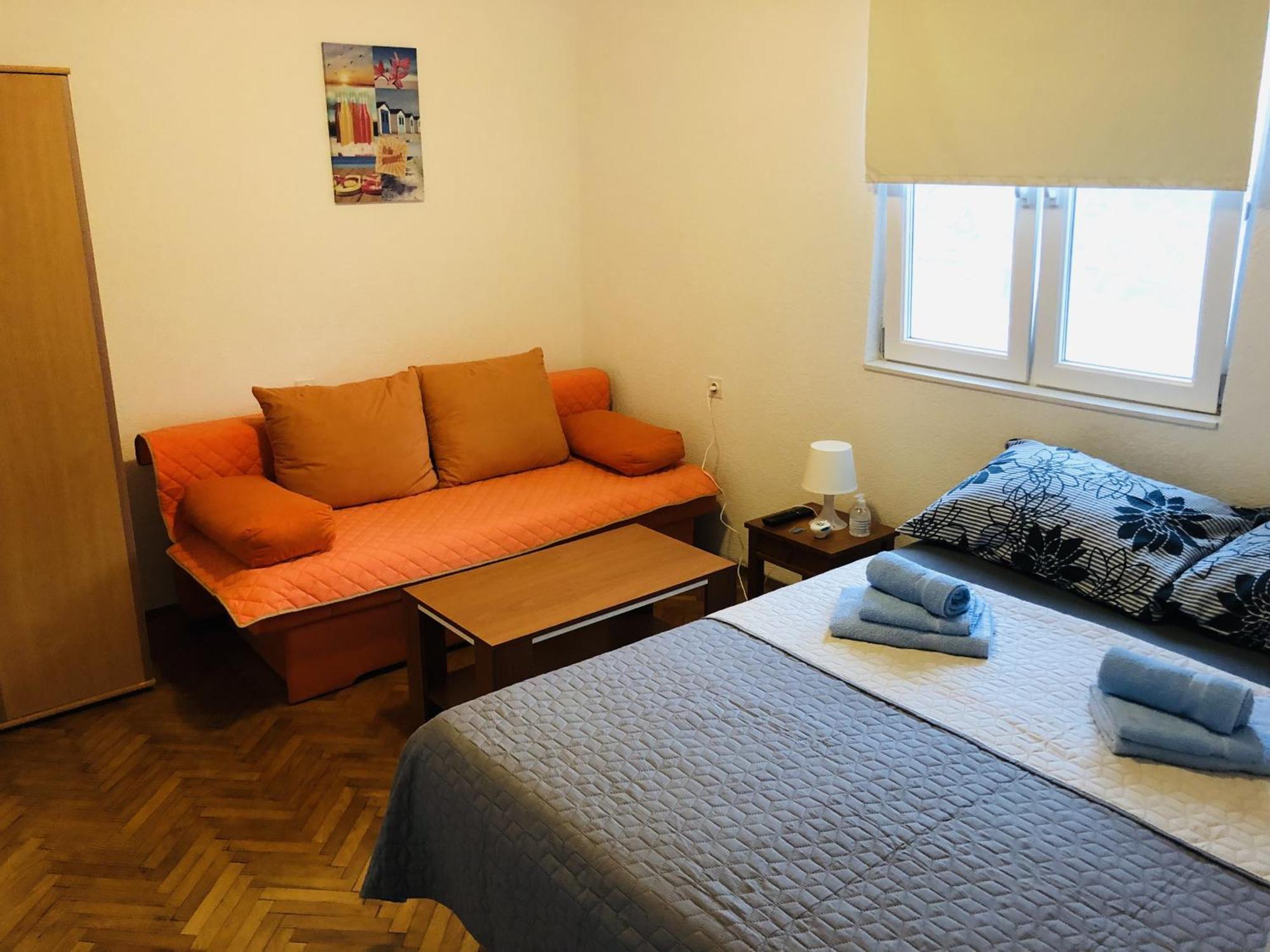 Apartmani Ema โตรกีร์ ภายนอก รูปภาพ