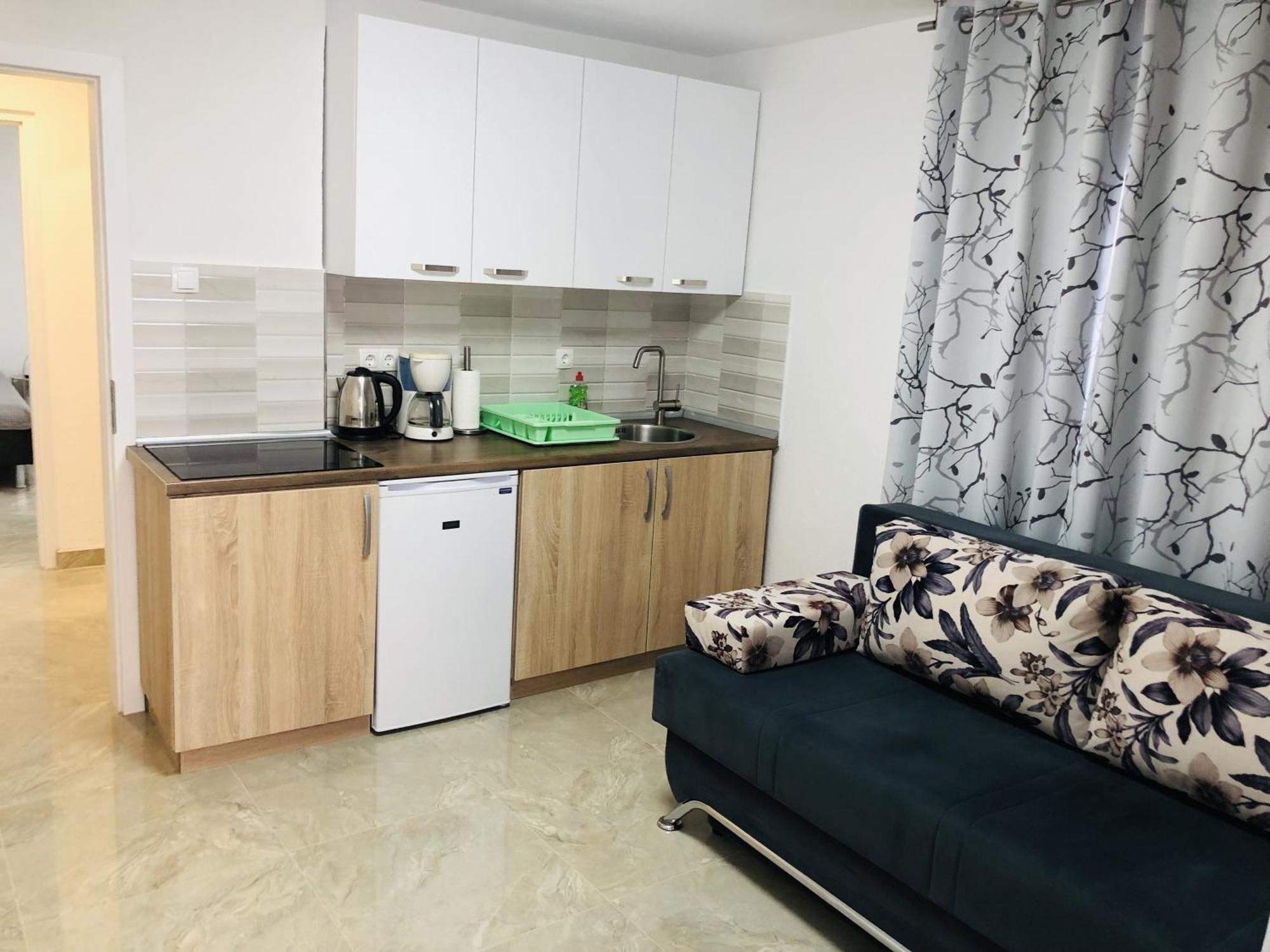 Apartmani Ema โตรกีร์ ภายนอก รูปภาพ