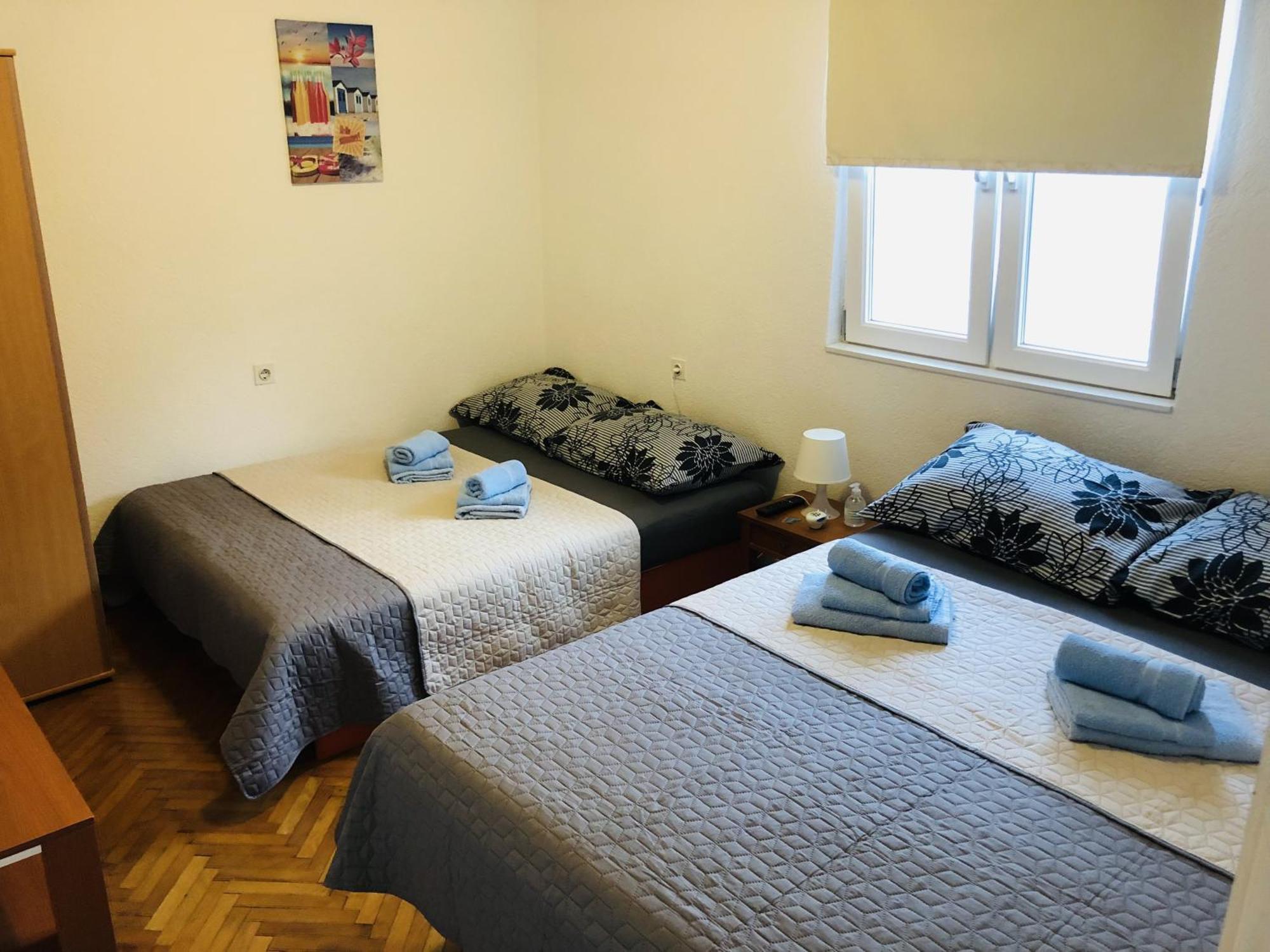 Apartmani Ema โตรกีร์ ภายนอก รูปภาพ