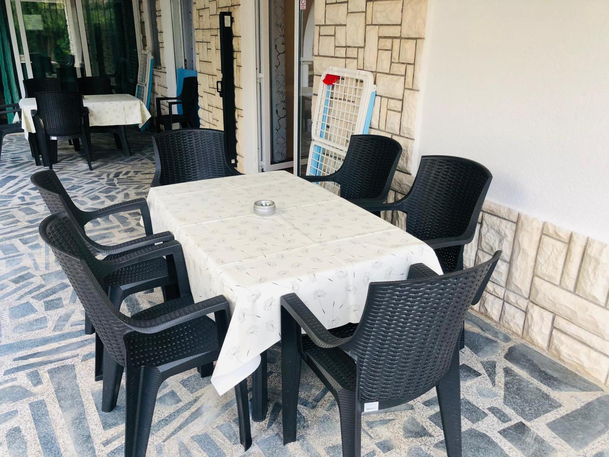 Apartmani Ema โตรกีร์ ภายนอก รูปภาพ